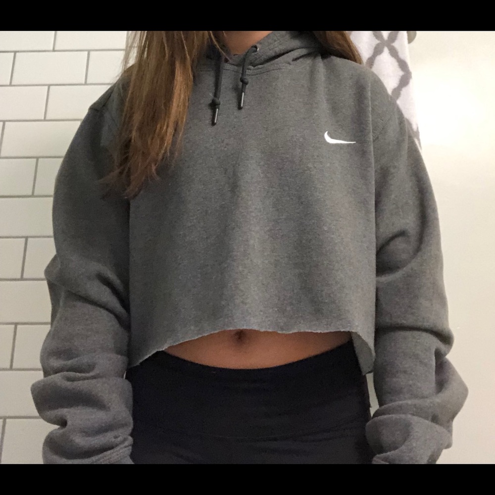 nike cropped hoodie